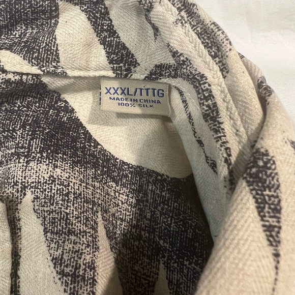 Tommy Bahama XXXL 100% Silk Hawaiian Shirt | Black Beige Floral Camp Button-Down - Picture 3 of 8